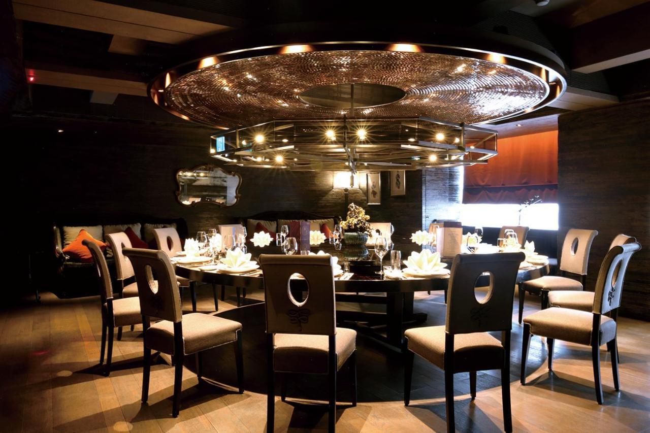 Palais De Chine Hotel Тайбей Екстер'єр фото The interior of a restaurant in the Grand Hyatt Hotel, Mumbai