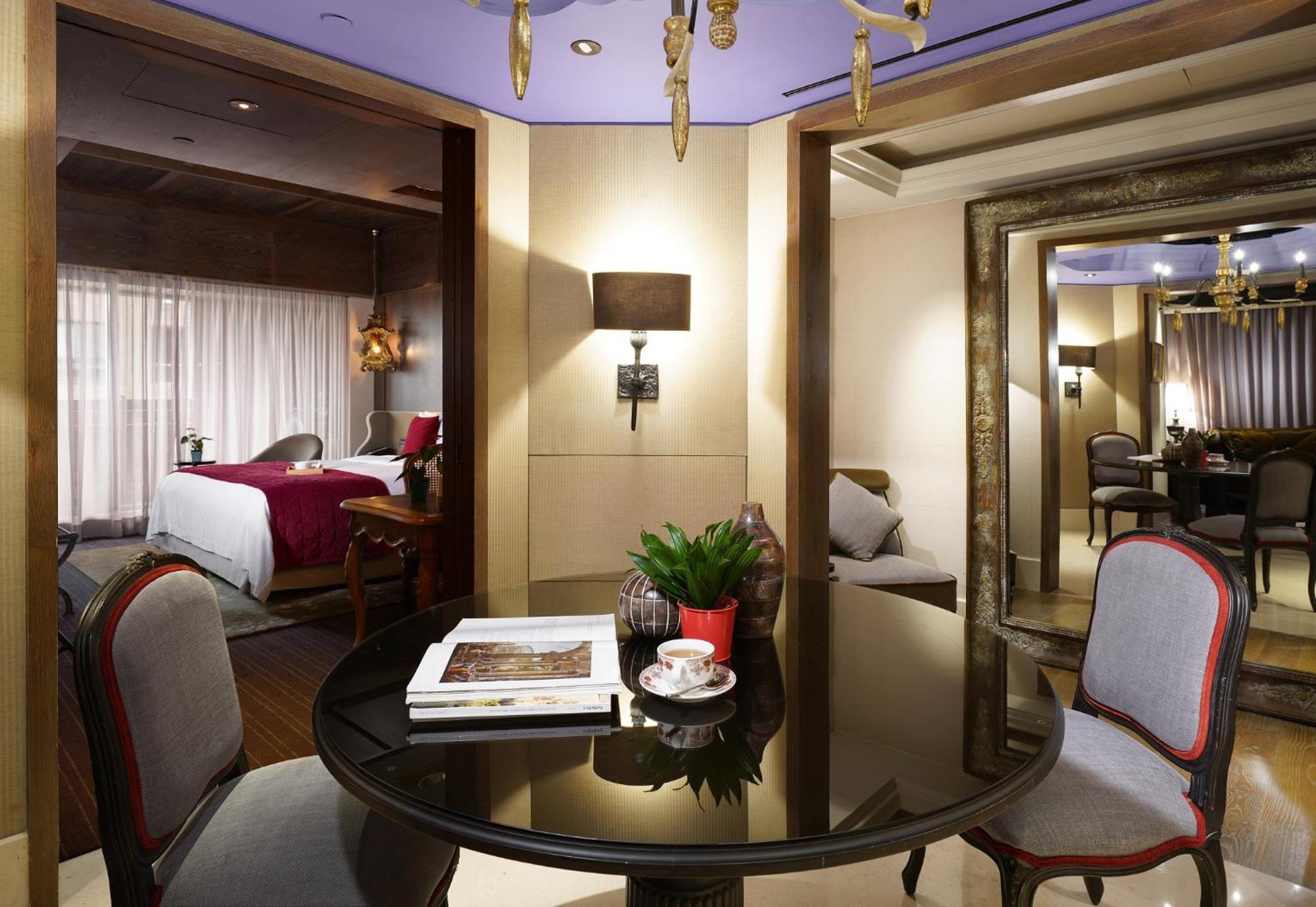 Palais De Chine Hotel Тайбей Екстер'єр фото A suite at the Mandarin Oriental, Hong Kong